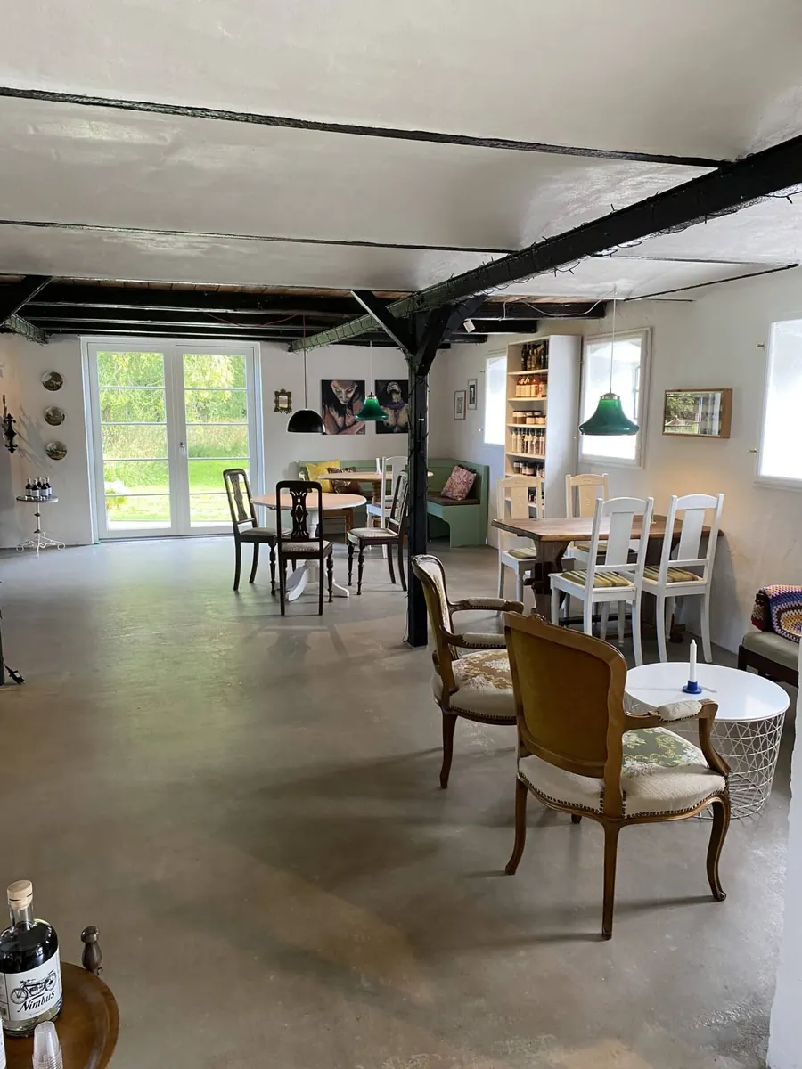 Caféen Fredensfryds lyse lokale