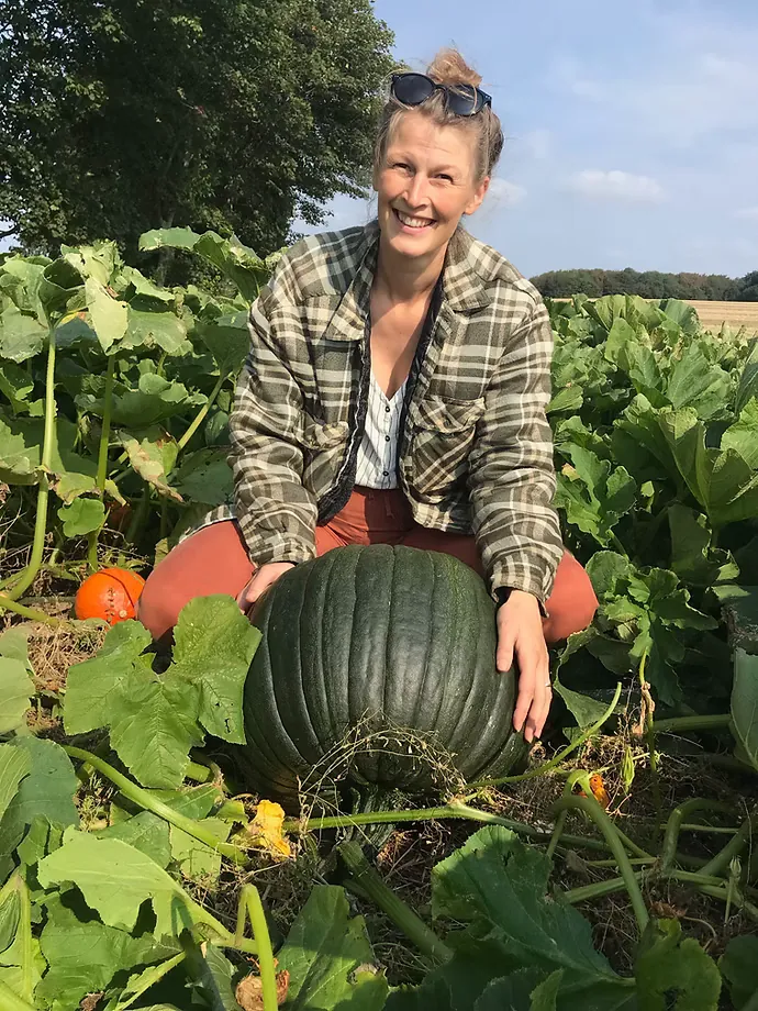 Marian Wibholm Just på gården